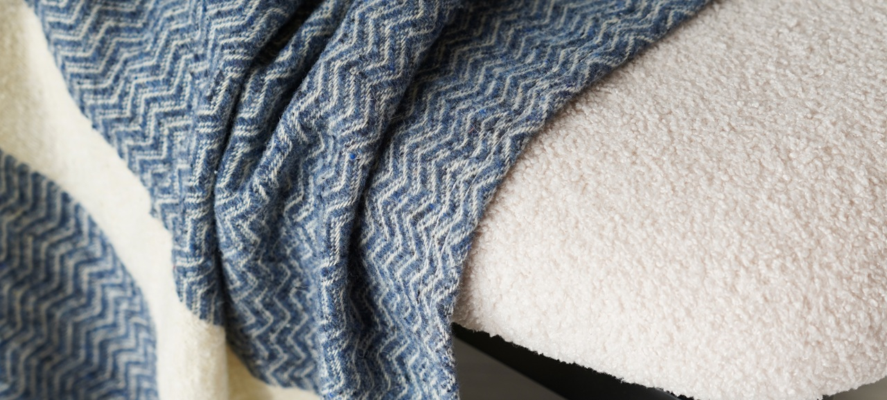 Plaid et canapé : comment les associer pour une décoration parfaite ?