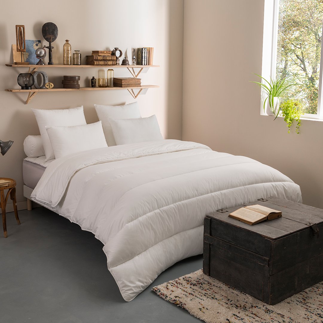 Couette Légère 220x240 Cm - Garnissage 300 G/m², Idéale Pour Printemps/été, Douce Et Respirante